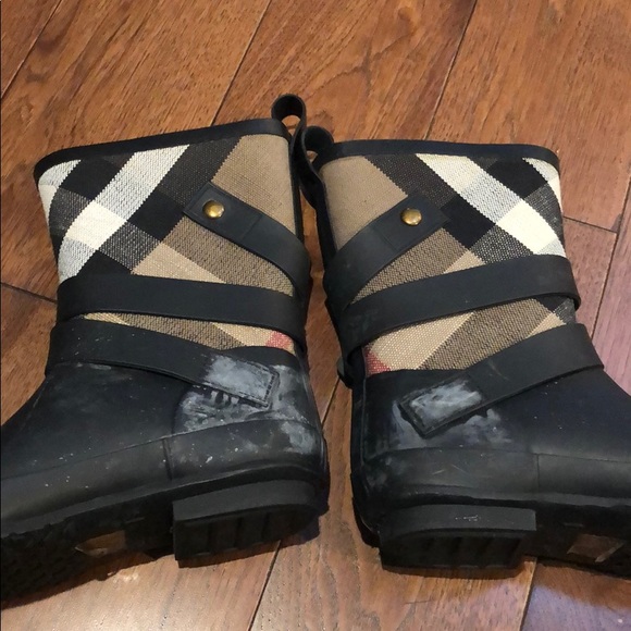 AUTHENTIC BURBERRY RAINBOOTS - Picture 5 of 8